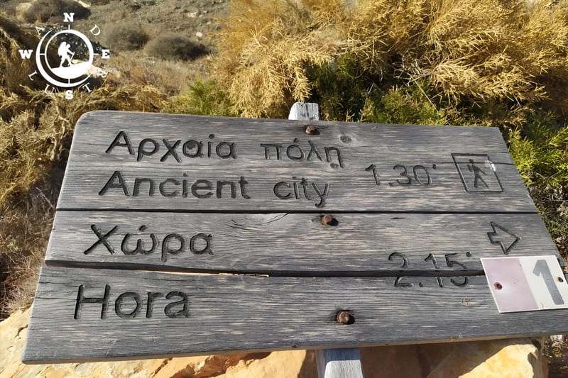 Πινακίδα μονοπατιού προς την Αρχαία Πόλη της Ανάφης