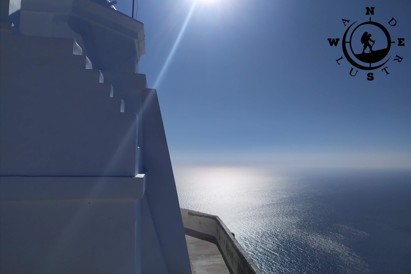 Θέα στο Αιγαίο από εκκλησία στην Ανάφη