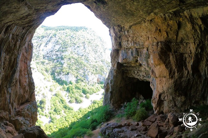 Hiking to Baroutospilia,Parnassos Mt