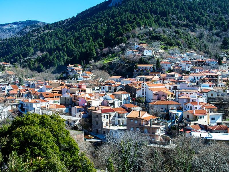 Πανοραμική θέα της Στενής Ευβοίας, όπου θα γευματίσουμε μετά την πεζοπορία στο Ξεροβούνι.