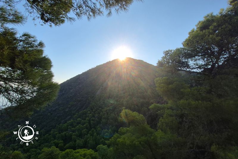 Πρωινό φως στο ηφαιστειακό τοπίο των Μεθάνων