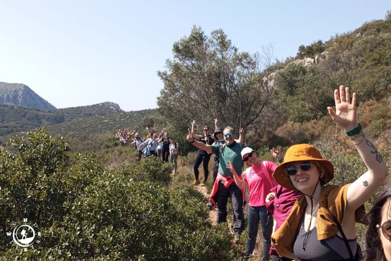 Συμμετέχοντες σε πεζοπορία στις Μυκήνες – στιγμή από τη διαδρομή