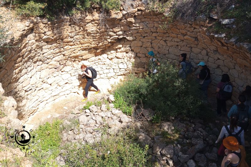 Εσωτερικό μυκηναϊκού θολωτού τάφου στην περιοχή της Προσύμνης
